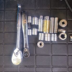 Chrome Ratchet Wrenches with Socket Set - Silver